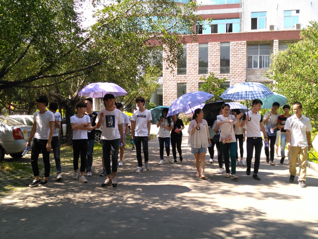 閩西職業(yè)技術(shù)學(xué)院師生走進(jìn)天泉藥業(yè)參觀(guān)實(shí)訓